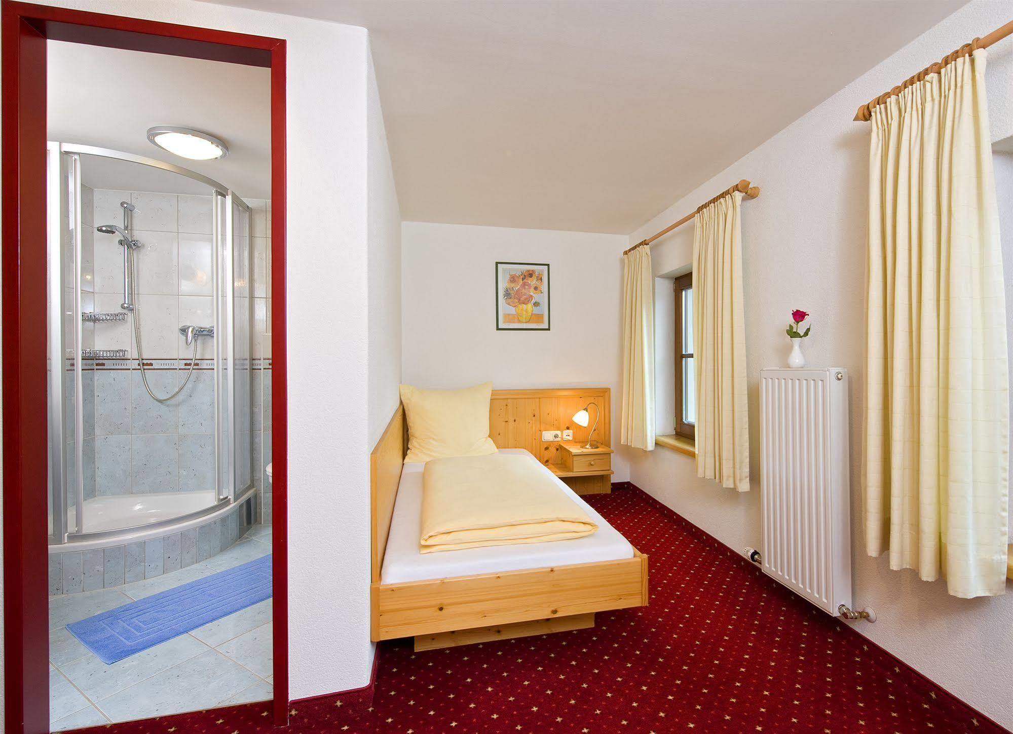 Hotel Reitlwirt Brixen im Thale Chambre photo